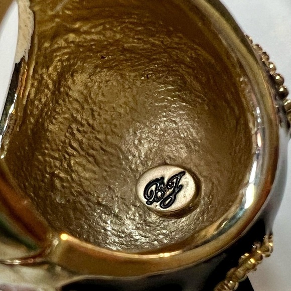 J009. Betsey Johnson Black Enamel Pink Hearts & Crystal Dome Ring Stretch - Picture 4 of 4